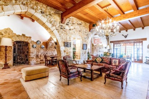 7 bedrooms finca for sale in Sitges, Barcelona, Catalonia, Spain № 8567 - photo 2