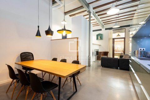 Apartamento de 2 dormitorios en venta en Barcelona, Cataluña, Spain № 8571 - foto 2
