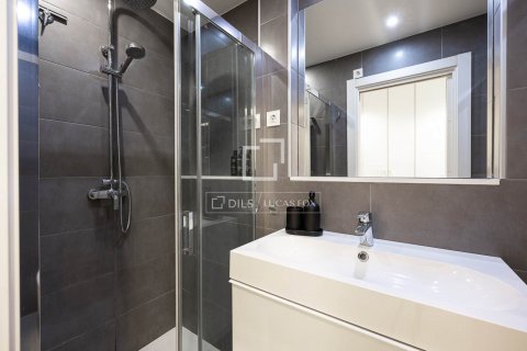 Apartamento de 2 dormitorios en venta en Barcelona, Cataluña, Spain № 8571 - foto 17