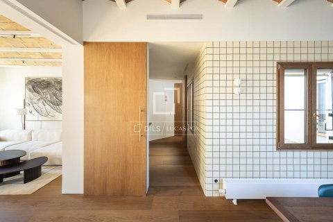 Купить квартиру в Барселона, Испания с 3 спальни, 142м², № 4079 - фото 4