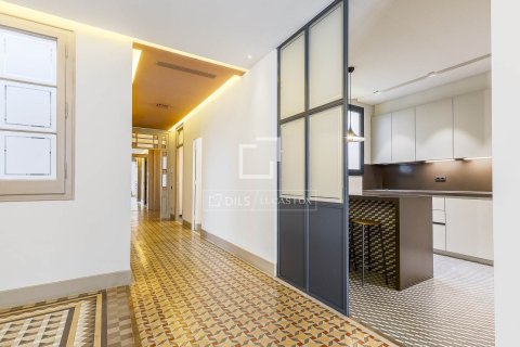 3 bedrooms apartment for sale in Barcelona, Catalonia, Spain № 4076 - photo 14
