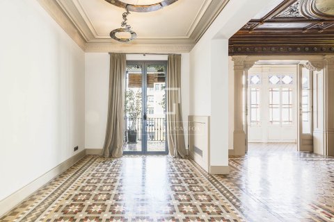 3 bedrooms apartment for sale in Barcelona, Catalonia, Spain № 4076 - photo 2