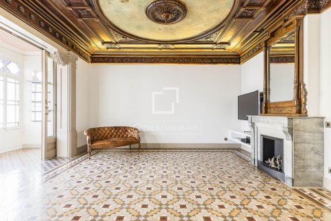 3 bedrooms apartment for sale in Barcelona, Catalonia, Spain № 4076