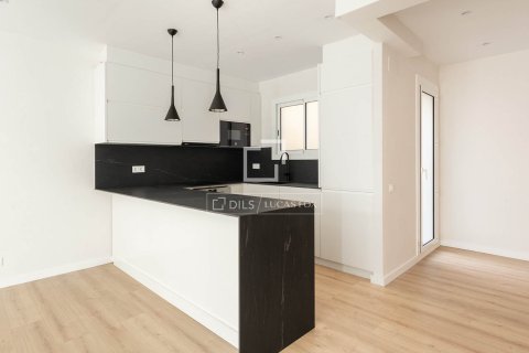 4 bedrooms apartment for sale in Barcelona, Catalonia, Spain № 3985 - photo 4