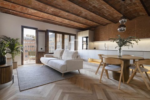 Apartamento de 3 dormitorios en venta en Barcelona, Cataluña, Spain № 3990