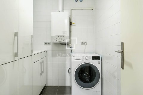 Apartamento de 3 dormitorios en venta en Barcelona, Cataluña, Spain № 3989 - foto 21