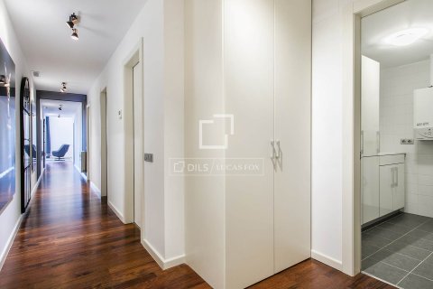 Apartamento de 3 dormitorios en venta en Barcelona, Cataluña, Spain № 3989 - foto 20