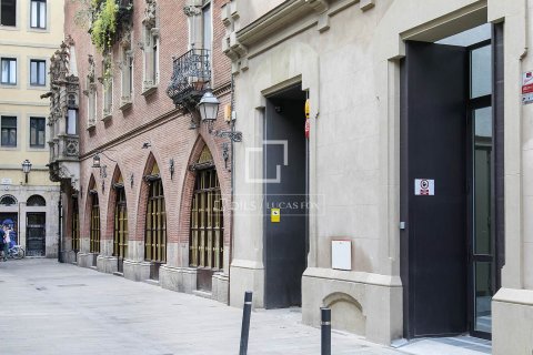 Apartamento de 3 dormitorios en venta en Barcelona, Cataluña, Spain № 3989 - foto 28