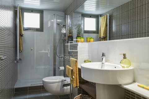 Apartamento de 3 dormitorios en venta en Barcelona, Cataluña, Spain № 3989 - foto 19