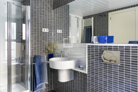 Apartamento de 3 dormitorios en venta en Barcelona, Cataluña, Spain № 3989 - foto 13