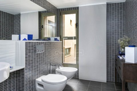 Apartamento de 3 dormitorios en venta en Barcelona, Cataluña, Spain № 3989 - foto 14