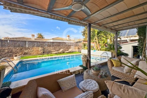 Villa de 4 dormitorios en venta en Empuriabrava, Gerona, Cataluña, Spain № 5790 - foto 3