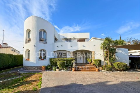 Villa de 4 dormitorios en venta en Empuriabrava, Gerona, Cataluña, Spain № 5790 - foto 19