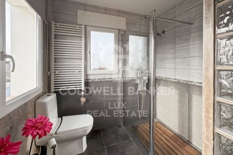 Villa de 4 dormitorios en venta en Empuriabrava, Gerona, Cataluña, Spain № 5790 - foto 12