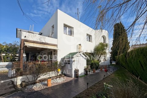 Villa de 4 dormitorios en venta en Empuriabrava, Gerona, Cataluña, Spain № 5790 - foto 17