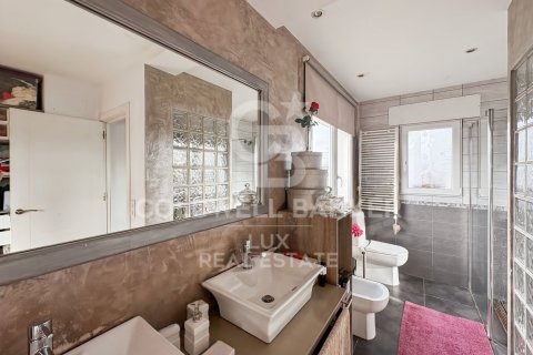 Villa de 4 dormitorios en venta en Empuriabrava, Gerona, Cataluña, Spain № 5790 - foto 11