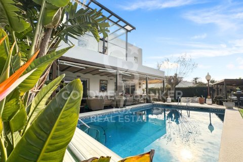 Villa de 4 dormitorios en venta en Empuriabrava, Gerona, Cataluña, Spain № 5790 - foto 5