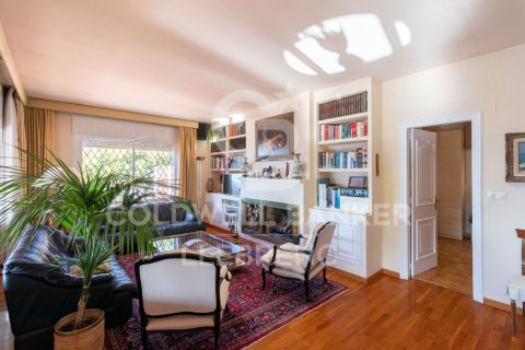 Сasa de 6 dormitorios en venta en Barcelona, Cataluña, Spain № 5784 - foto 9