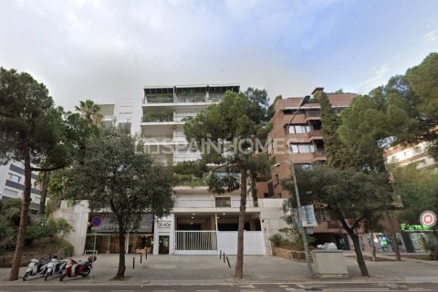 Apartamento de 4 dormitorios en venta en Barcelona, Cataluña, Spain № 1050