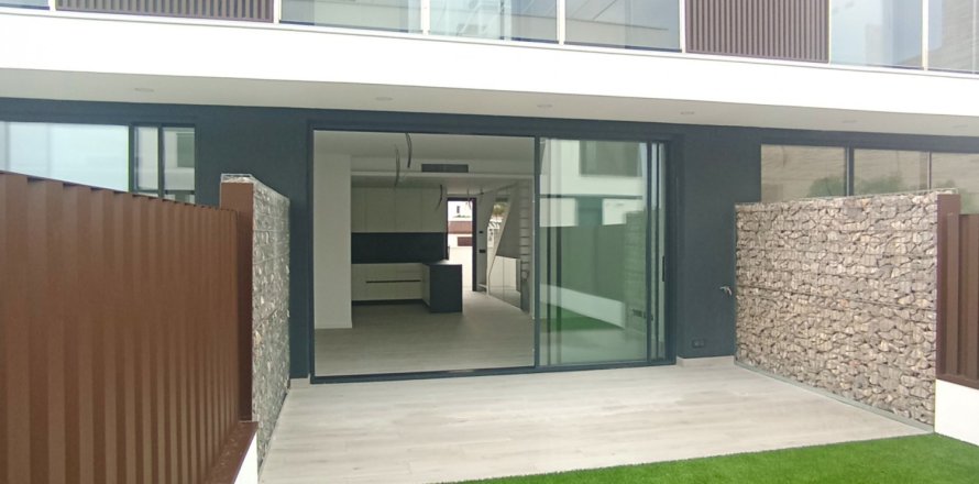 Casa adosada de 3 dormitorios en venta en Vandellòs i l'Hospitalet de l'Infant, Tarragona, Cataluña, Spain № 4892
