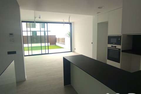 Casa adosada de 3 dormitorios en venta en Vandellòs i l'Hospitalet de l'Infant, Tarragona, Cataluña, Spain № 4892 - foto 4