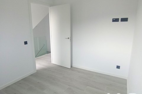 Casa adosada de 3 dormitorios en venta en Vandellòs i l'Hospitalet de l'Infant, Tarragona, Cataluña, Spain № 4892 - foto 7