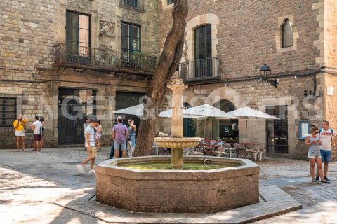 Propiedad comercial de 155 m² en venta en Ciudad Vieja, Barcelona, Cataluña, Spain № 2631 - foto 5