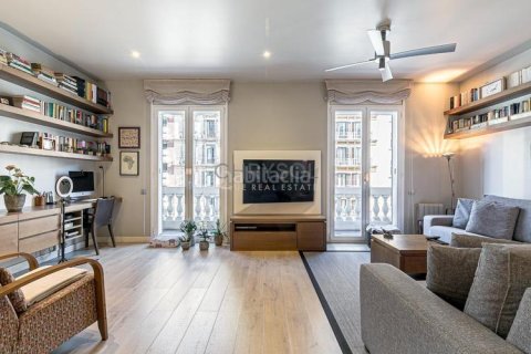 Apartamento de 3 dormitorios en venta en Eixample, Barcelona, Cataluña, Spain № 2514