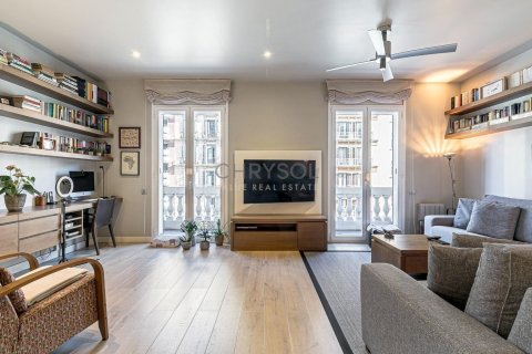 Apartamento de 3 dormitorios en venta en Eixample, Barcelona, Cataluña, Spain № 2515