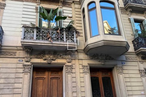 Apartamento de 3 dormitorios en venta en Barcelona, Cataluña, Spain № 8521 - foto 15