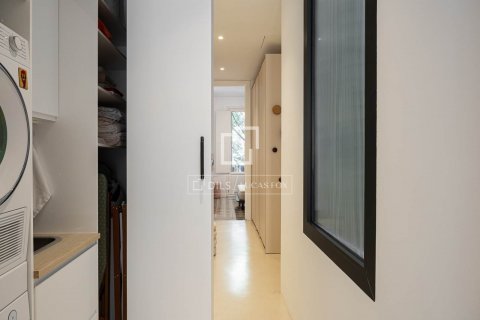 Apartamento de 2 dormitorios en venta en Barcelona, Cataluña, Spain № 8526 - foto 17
