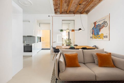 Apartamento de 2 dormitorios en venta en Barcelona, Cataluña, Spain № 8526 - foto 4