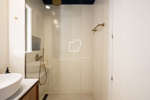 Apartamento de 2 dormitorios en venta en Barcelona, Cataluña, Spain № 8526 - foto 14