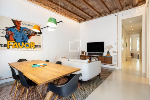 Apartamento de 2 dormitorios en venta en Barcelona, Cataluña, Spain № 8526 - foto 2
