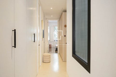 Apartamento de 2 dormitorios en venta en Barcelona, Cataluña, Spain № 8526 - foto 16