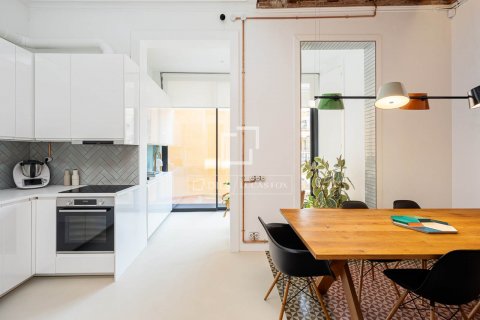 Apartamento de 2 dormitorios en venta en Barcelona, Cataluña, Spain № 8526 - foto 5