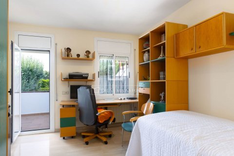 Villa de 5 dormitorios en venta en El Masnou, Barcelona, Cataluña, Spain № 8525 - foto 26