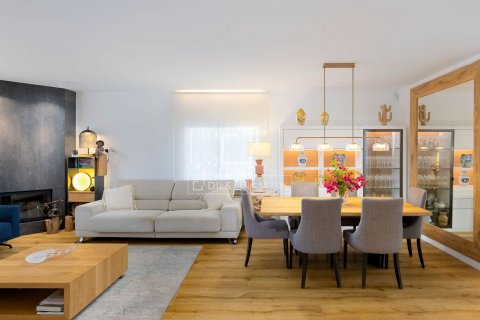 Villa de 5 dormitorios en venta en El Masnou, Barcelona, Cataluña, Spain № 8525 - foto 12