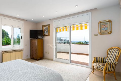 Villa de 5 dormitorios en venta en El Masnou, Barcelona, Cataluña, Spain № 8525 - foto 19