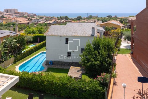 Villa de 5 dormitorios en venta en El Masnou, Barcelona, Cataluña, Spain № 8525 - foto 30