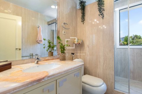 Villa de 5 dormitorios en venta en El Masnou, Barcelona, Cataluña, Spain № 8525 - foto 28
