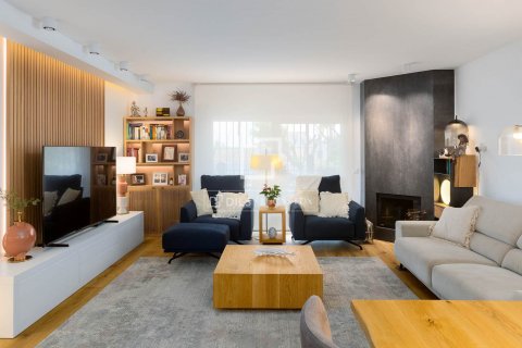 Villa de 5 dormitorios en venta en El Masnou, Barcelona, Cataluña, Spain № 8525 - foto 11