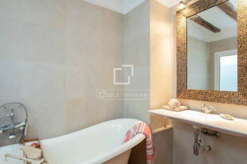 Apartamento de 2 dormitorios en venta en Barcelona, Cataluña, Spain № 8523 - foto 13