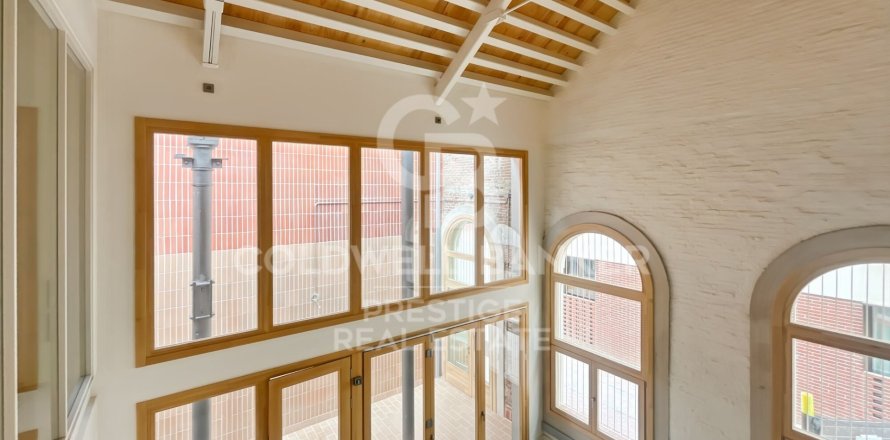 Dúplex de 2 dormitorios en venta en Barcelona, Cataluña, Spain № 5813
