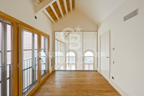 Dúplex de 2 dormitorios en venta en Barcelona, Cataluña, Spain № 5813 - foto 20
