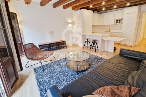 Ático de 2 dormitorios en venta en Barcelona, Cataluña, Spain № 5815 - foto 2