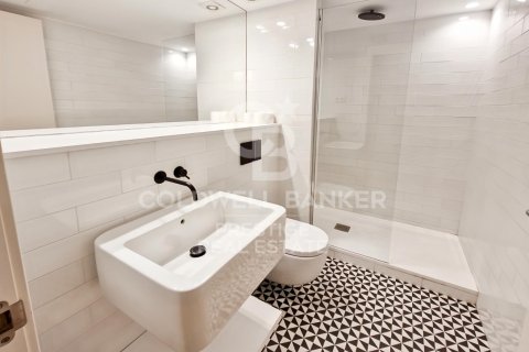 Ático de 2 dormitorios en venta en Barcelona, Cataluña, Spain № 5815 - foto 18