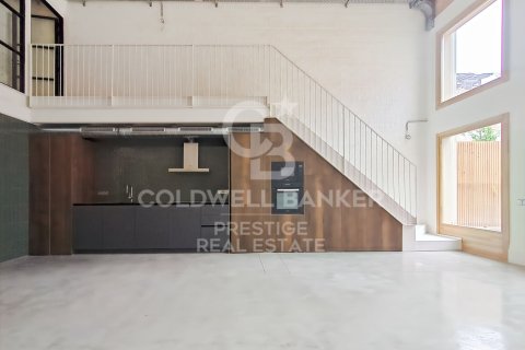 Tríplex de 2 dormitorios en venta en Barcelona, Cataluña, Spain № 5812