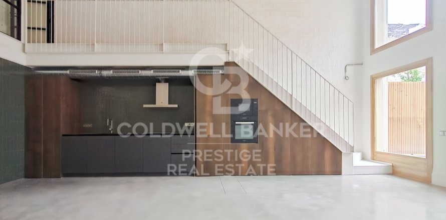 Tríplex de 2 dormitorios en venta en Barcelona, Cataluña, Spain № 5812