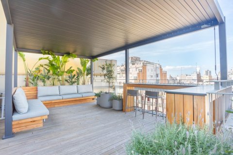 Apartamento de 3 dormitorios en alquiler en Barcelona, Cataluña, Spain № 1554 - foto 2